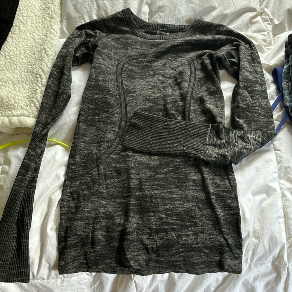 SOLD‼️ Lululemon long sleeve
